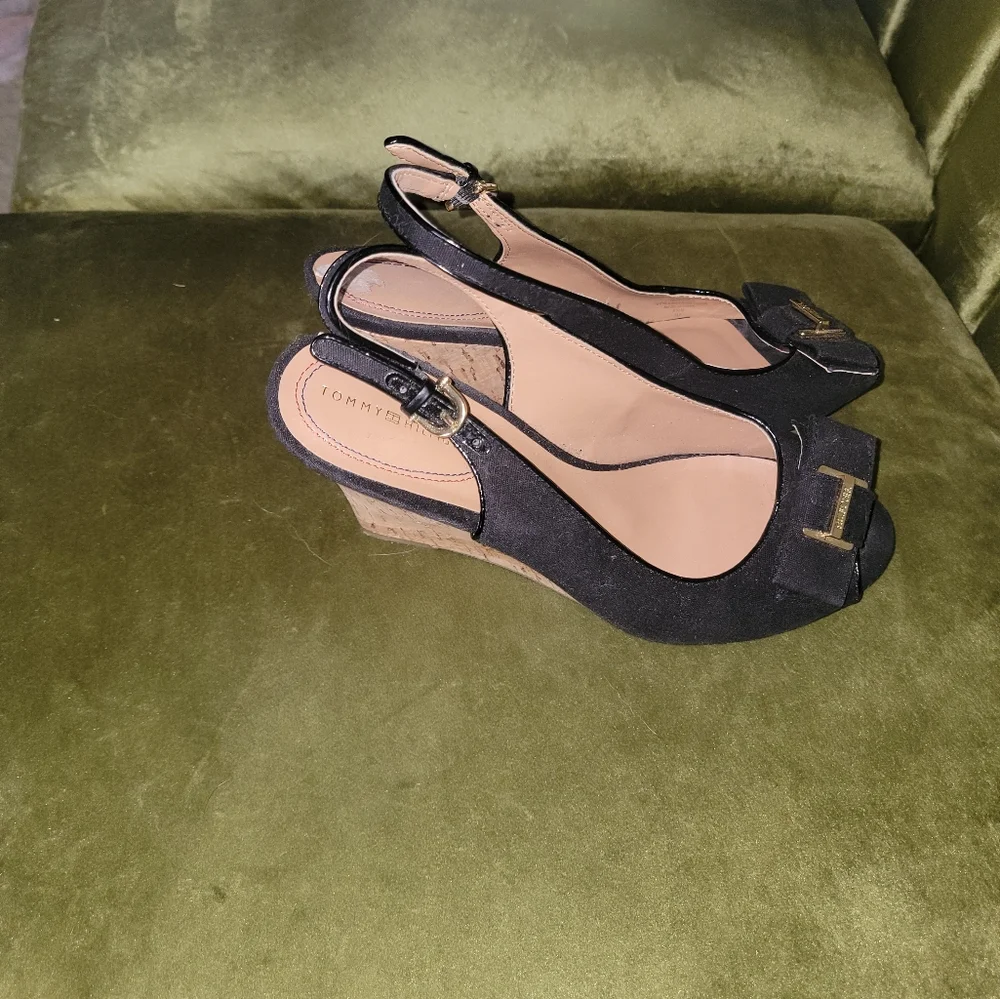 Misses sz 8.5 Tommy Hilfiger black Strap Cork wedge Heels open toe sandals.